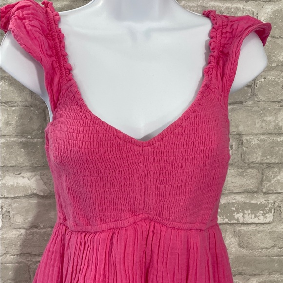 Hollister Pink flutter sleeve smocked Romper dress - Picture 2 of 8